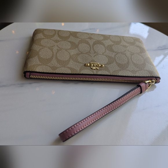 COACH LARGE CORNER ZIPPY WRISTLET . - Picture 5 of 9